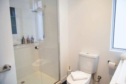 Trendy Modern 2BD Apartment Close To Beach & City - Kalgoorlie Accommodation 5