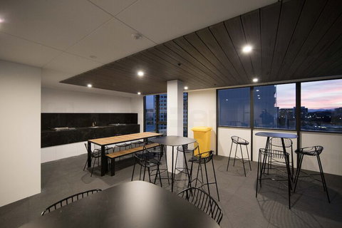 City Walk - Kalgoorlie Accommodation 7