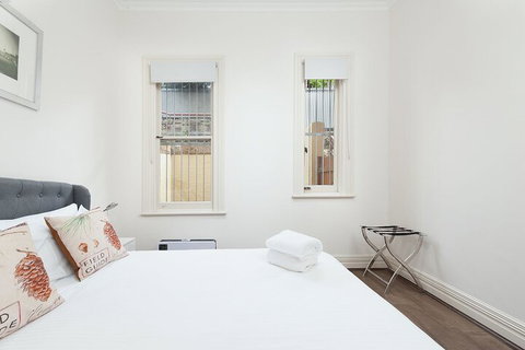 Stunning Sydney Home 2 - Kalgoorlie Accommodation 6