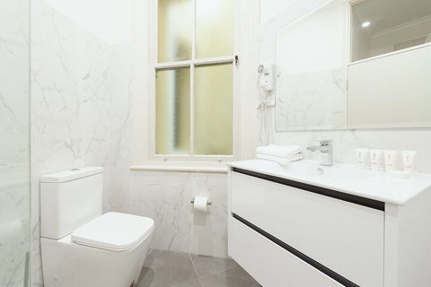 Stunning Sydney Home 2 - Kalgoorlie Accommodation 4