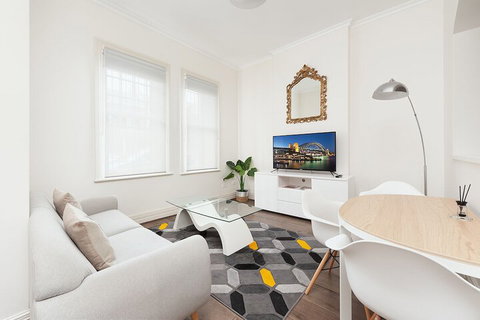 Stunning Sydney Home 2 - Kalgoorlie Accommodation 1