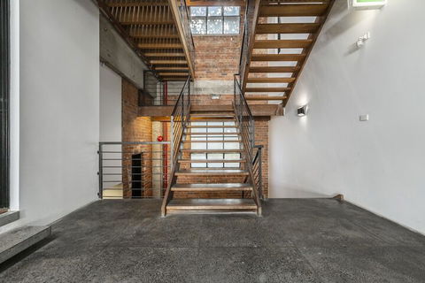 Fabulous Fitzroy Converted Warehouse - Kalgoorlie Accommodation 3