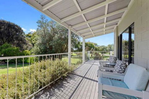 MERMAIDS On MARENGO Large Home With Wifi - Kalgoorlie Accommodation 2
