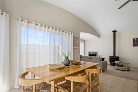 DRIFTWOOD VILLA Free Wifi Walk To Beach - Kalgoorlie Accommodation 6