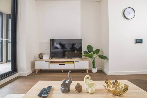 Bright & Modern! 2bed 2bath APT With Parking - Kalgoorlie Accommodation 3