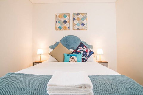 Bright & Modern! 2bed 2bath APT With Parking - Kalgoorlie Accommodation 2
