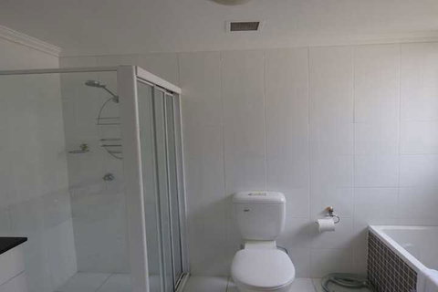 The Apartment Service BUCHN - Kalgoorlie Accommodation 3