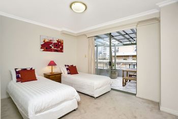 Dual Level Apt Darling Harbour HWD89 - Kalgoorlie Accommodation 2