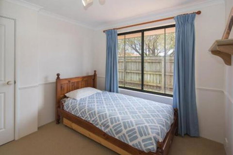 Bottlebrush - Kalgoorlie Accommodation 7