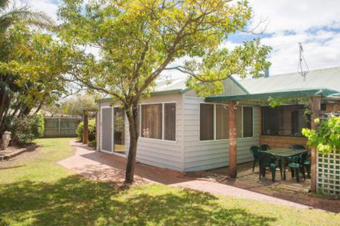 Bottlebrush - Kalgoorlie Accommodation 5