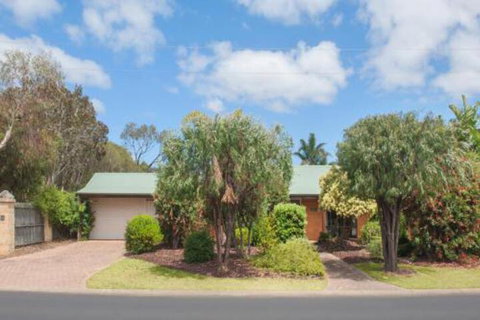 Bottlebrush - Kalgoorlie Accommodation 0
