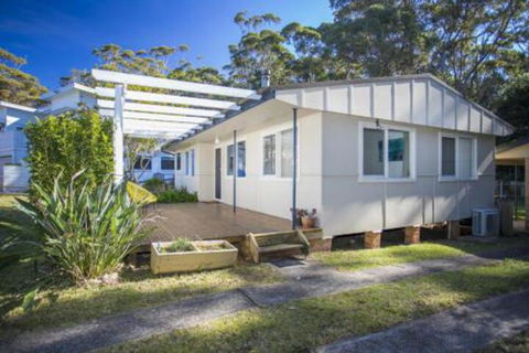MOLLYMOOK BEACH COTTAGE - Kalgoorlie Accommodation 3