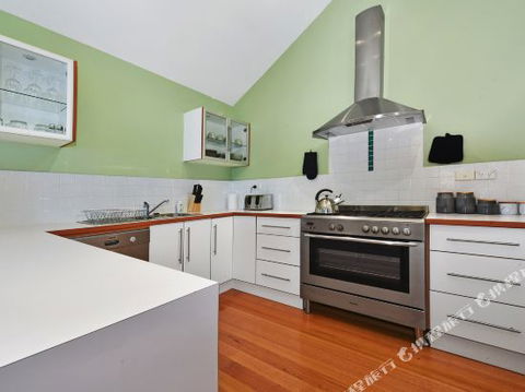 Family Friendly Weatherboard Cottage - Kalgoorlie Accommodation 5