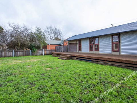 Family Friendly Weatherboard Cottage - Kalgoorlie Accommodation 1