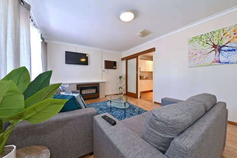 Comfy Home Near Airport & City 2280 - Kalgoorlie Accommodation 5