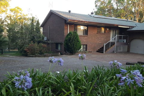 Gowrie Agapanthous - Kalgoorlie Accommodation 2