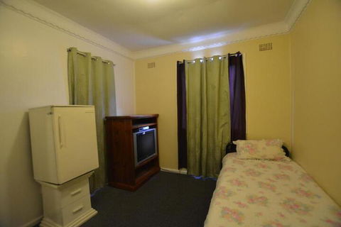 Lukes Cozy Guest House - Kalgoorlie Accommodation 6
