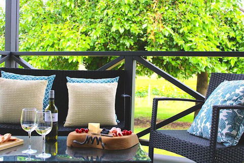 Upper Reach Spa Cottage - Kalgoorlie Accommodation 4