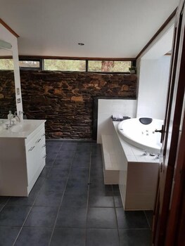 William Hunt's Retreat - Redwood Studio - Kalgoorlie Accommodation 2