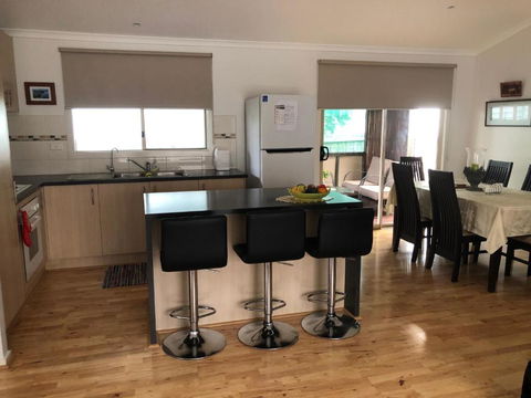 Modern Home Tarwin Lower - Kalgoorlie Accommodation 3
