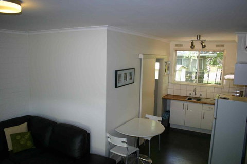 Ageri Holiday Unit - Kalgoorlie Accommodation 3