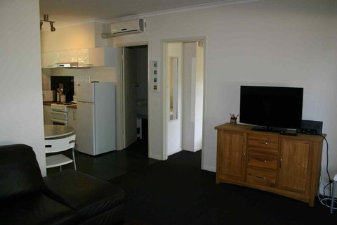 Ageri Holiday Unit - Kalgoorlie Accommodation 4