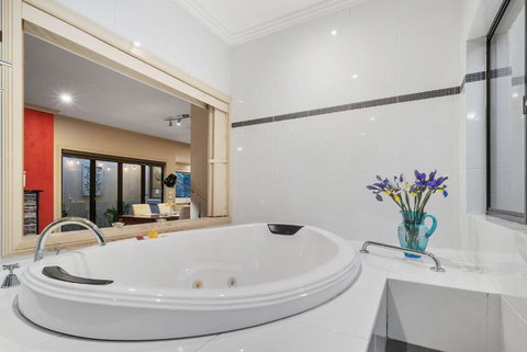 About Time Retreats Studio Seven - Kalgoorlie Accommodation 2