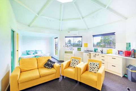 Zuny Yurt - Kalgoorlie Accommodation 2