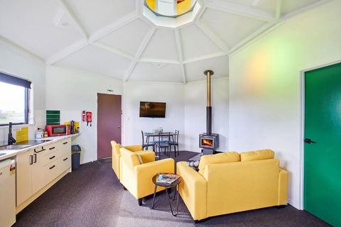 Zuny Yurt - Kalgoorlie Accommodation 5