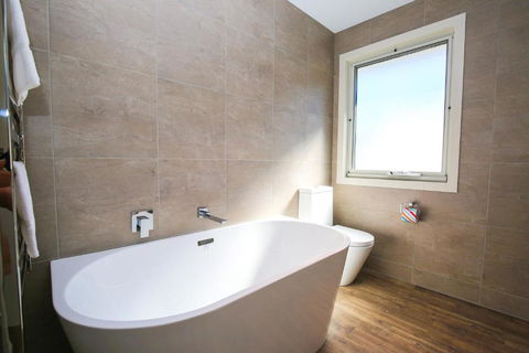 Amber Mist Villa One - Kalgoorlie Accommodation 6