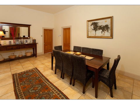 Fairholme Townhouse - Kalgoorlie Accommodation 4