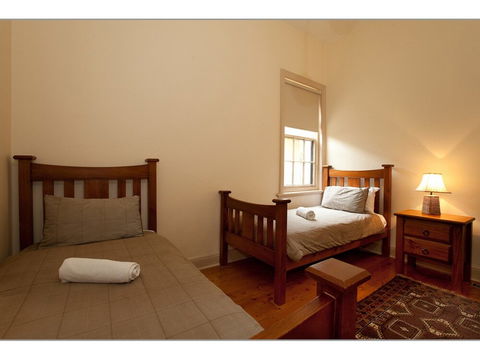 Fairholme Townhouse - Kalgoorlie Accommodation 1
