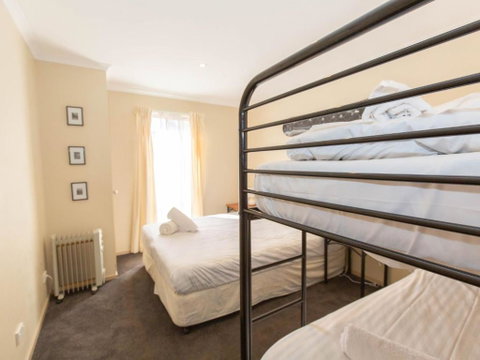 Acacia 5 / 2 Kirwan Close - Kalgoorlie Accommodation 4