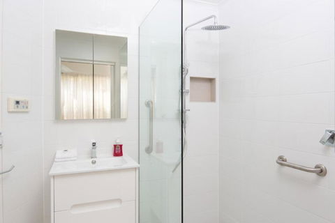SAILS TWO INVERLOCH - Kalgoorlie Accommodation 2