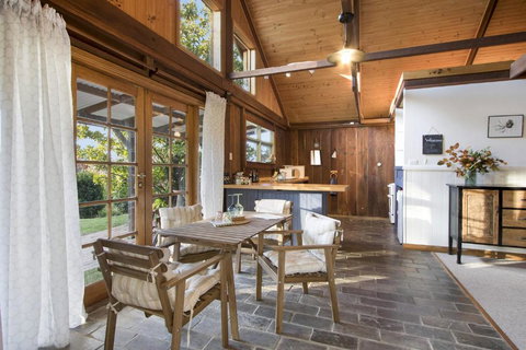 BROWNS COTTAGE - Kalgoorlie Accommodation 3