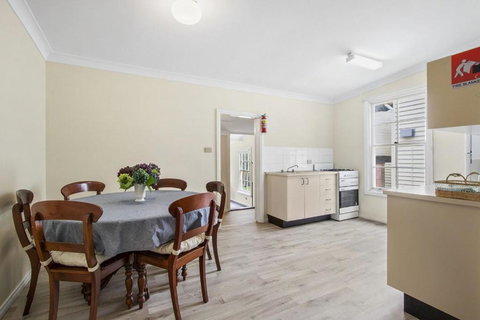 THE TEACHERS COTTAGE - Kalgoorlie Accommodation 1