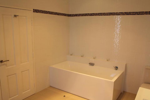 Gundaroo Manor Bed & Breakfast - Kalgoorlie Accommodation 2