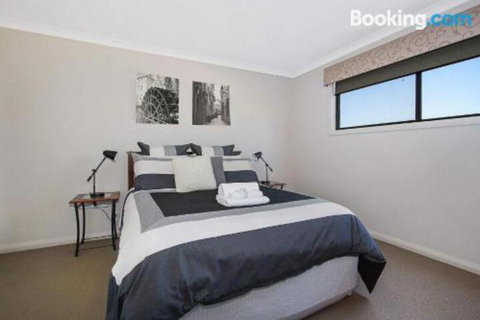 Cypress Townhouse 23 Suite - Kalgoorlie Accommodation 4