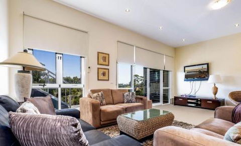 COASTAL SOUL VILLA At BROADBEACH - Kalgoorlie Accommodation 5