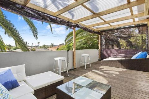 SANTORINI BEACH HOUSE SAFETY BEACH - Kalgoorlie Accommodation 3