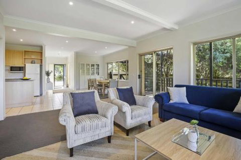 APOLLO BAY HOLIDAY HOUSE Walk To Beach + Wifi - Kalgoorlie Accommodation 4