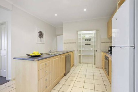 APOLLO BAY HOLIDAY HOUSE Walk To Beach + Wifi - Kalgoorlie Accommodation 3