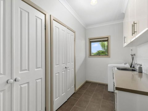 THE LOCH SURFSIDE WIFI NETFLIX PET FRIENDLY (OUTSIDE ONLY) - Kalgoorlie Accommodation 3
