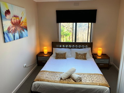 The Gazebo Place - Spacious 4 Bedroom Near Murray River - Kalgoorlie Accommodation 6