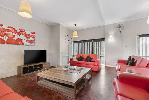 The Gazebo Place - Spacious 4 Bedroom Near Murray River - Kalgoorlie Accommodation 2