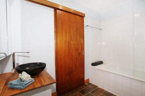 BEACH SHOPS & FABULOUS VACATION HOME! - Kalgoorlie Accommodation 0