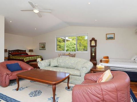 Morisset Waterfront 1bdr Studio Looking Over Trinity Marina - Kalgoorlie Accommodation 0