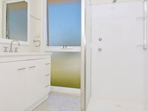 Morisset Waterfront 1bdr Studio Looking Over Trinity Marina - Kalgoorlie Accommodation 1