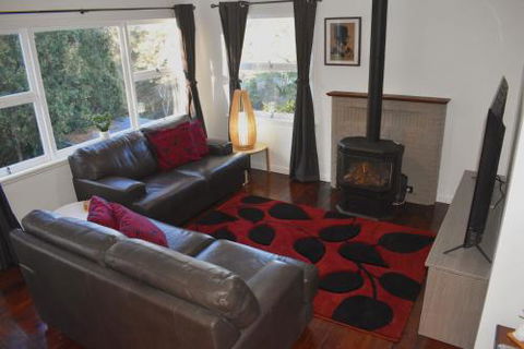 NEW Winston Cottage Leura Views & Location - Kalgoorlie Accommodation 2