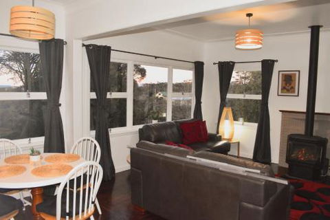 NEW Winston Cottage Leura Views & Location - Kalgoorlie Accommodation 1